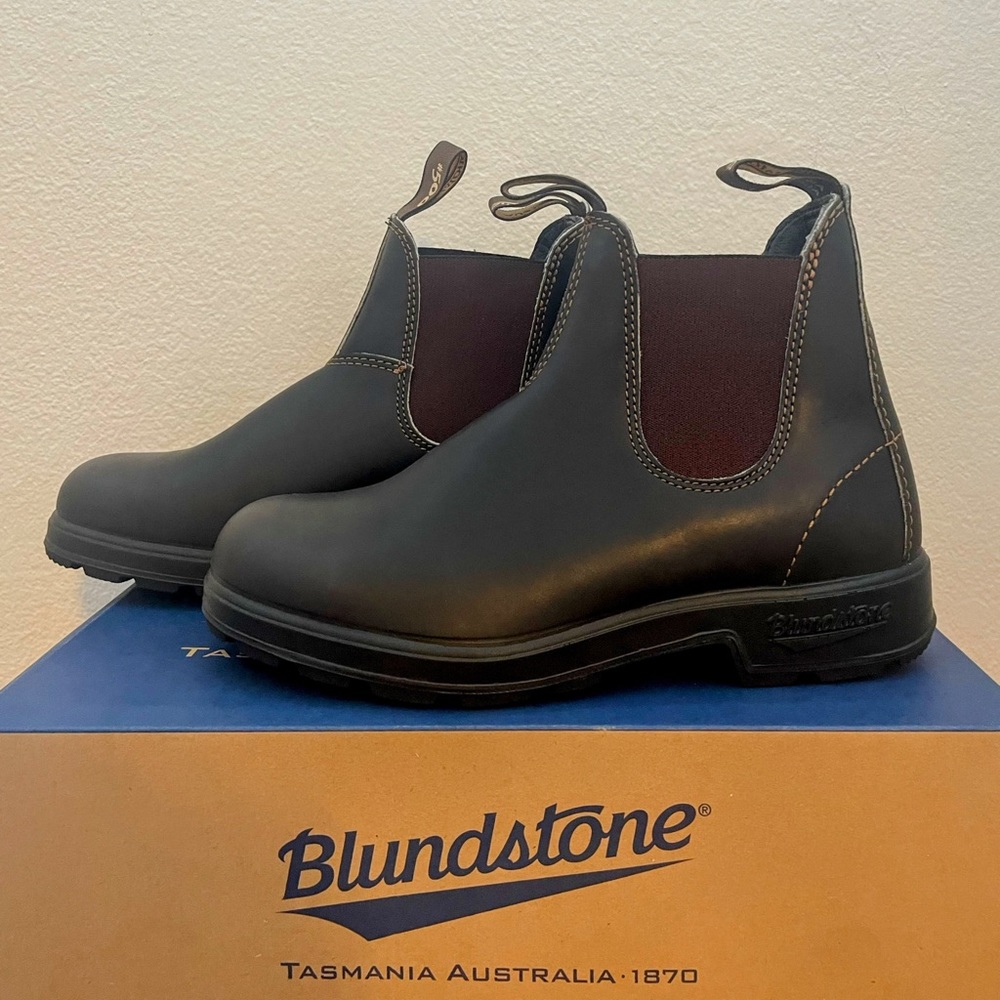 W8.5 NEW Brown Blundstone Boots